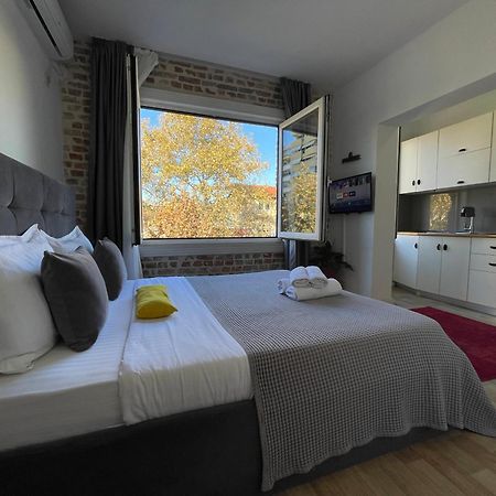 Bricks Studio Apartments Tiranë Ngoại thất bức ảnh