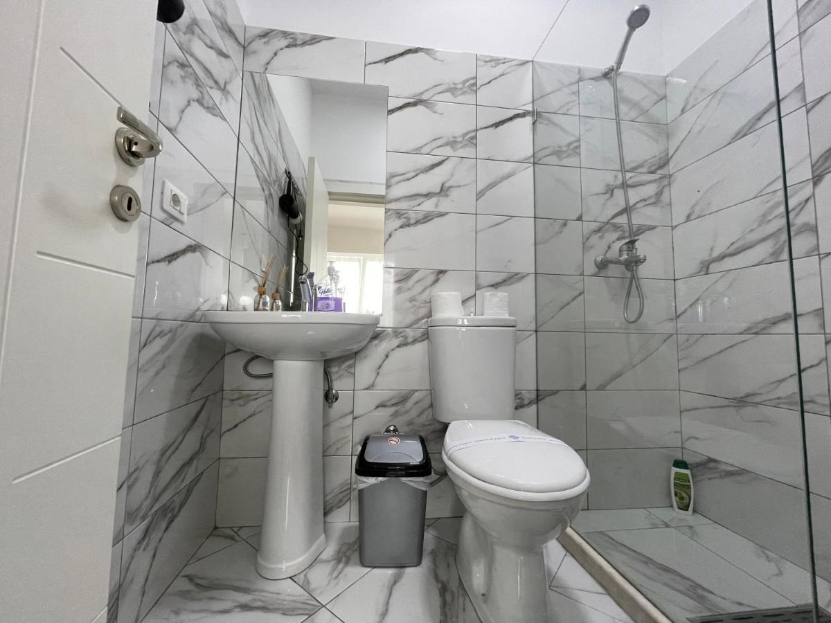 Bricks Studio Apartments Tiranë Ngoại thất bức ảnh