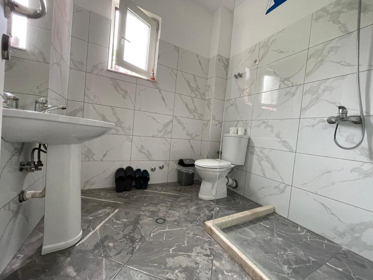 Bricks Studio Apartments Tiranë Ngoại thất bức ảnh
