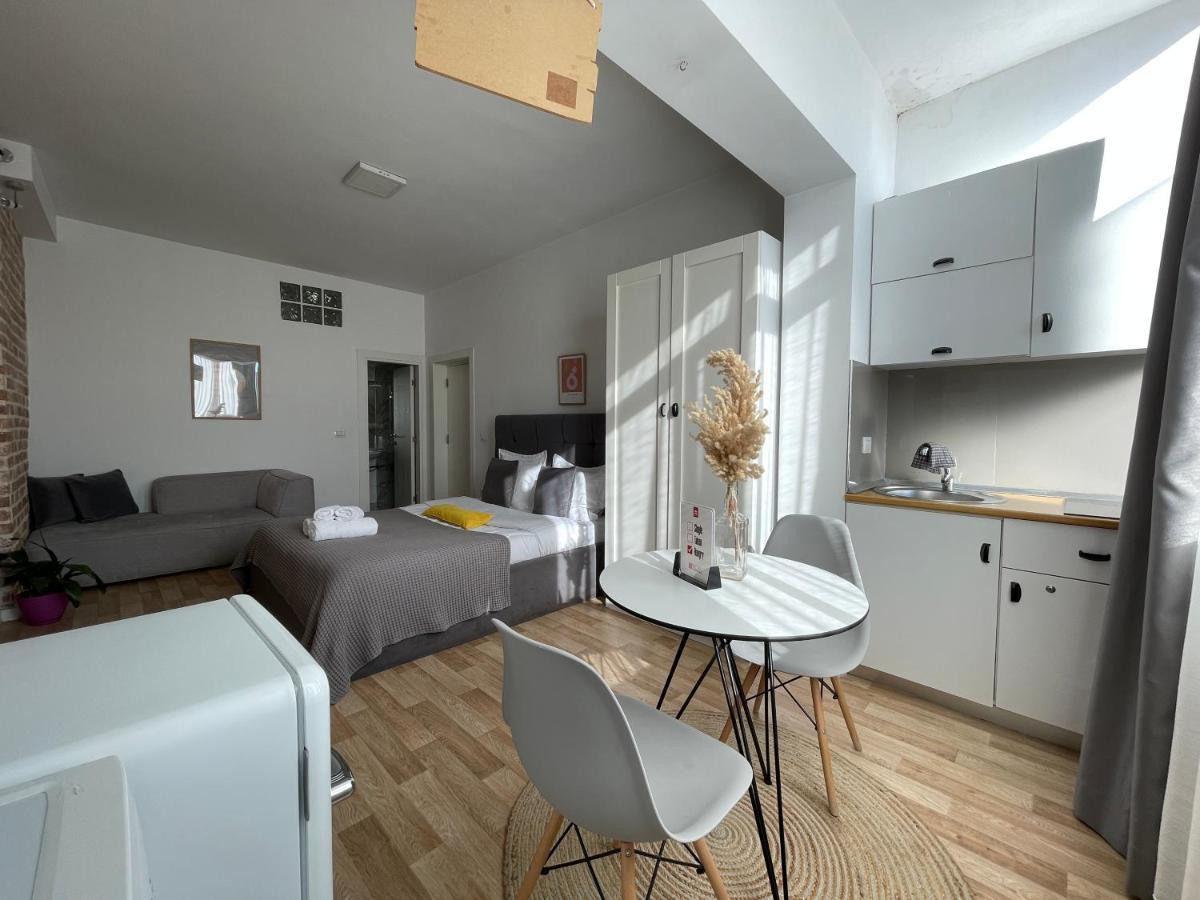Bricks Studio Apartments Tiranë Ngoại thất bức ảnh
