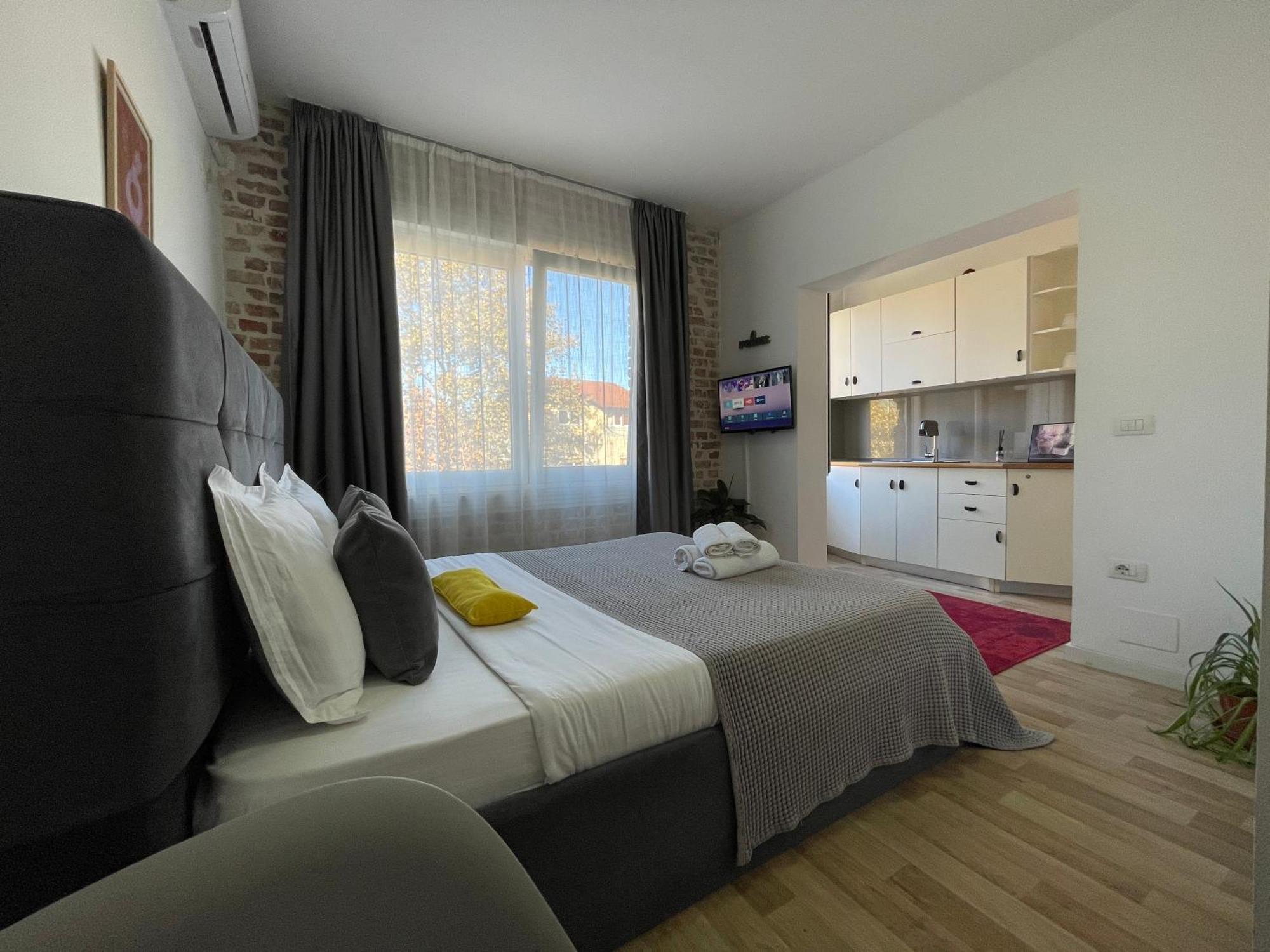 Bricks Studio Apartments Tiranë Ngoại thất bức ảnh
