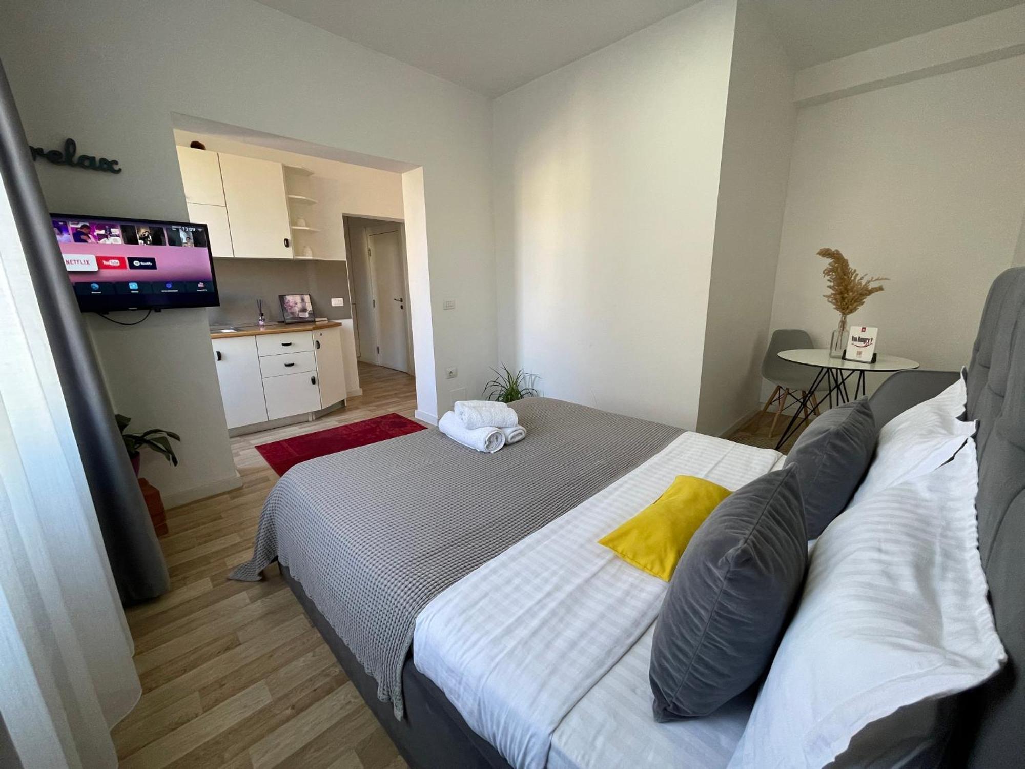 Bricks Studio Apartments Tiranë Ngoại thất bức ảnh