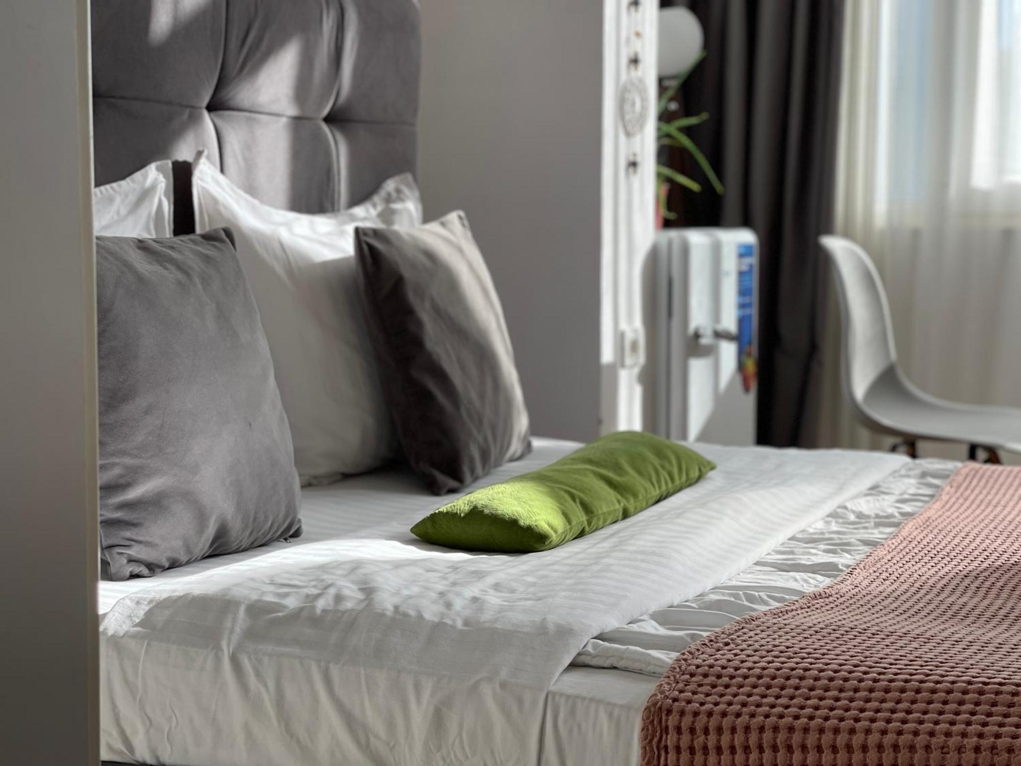 Bricks Studio Apartments Tiranë Ngoại thất bức ảnh