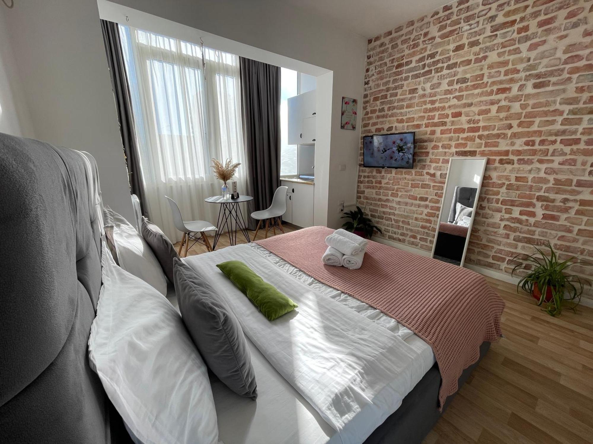 Bricks Studio Apartments Tiranë Ngoại thất bức ảnh