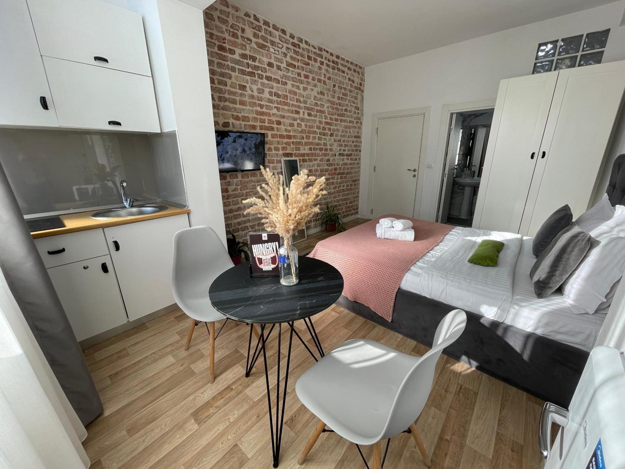 Bricks Studio Apartments Tiranë Ngoại thất bức ảnh