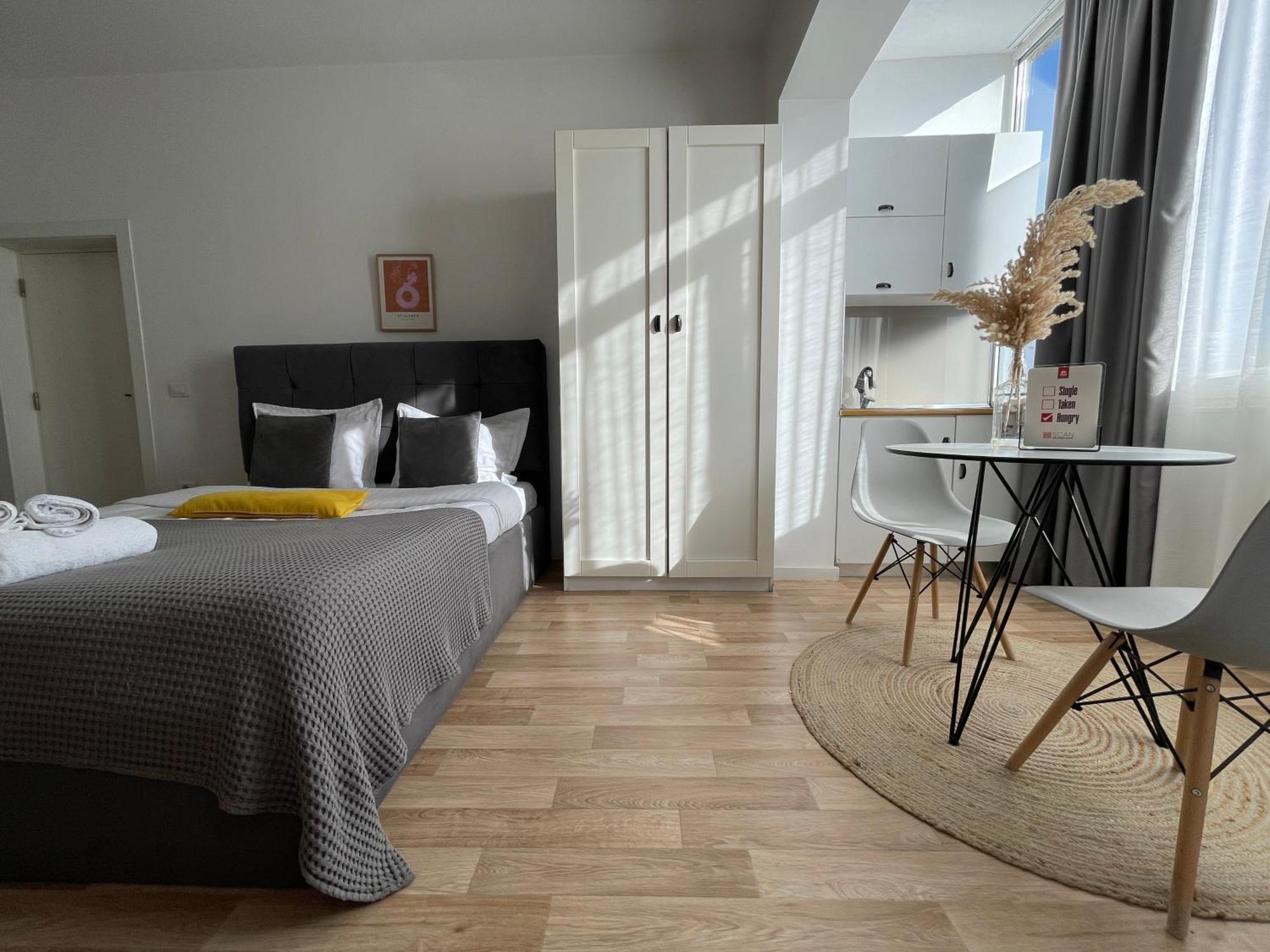 Bricks Studio Apartments Tiranë Ngoại thất bức ảnh
