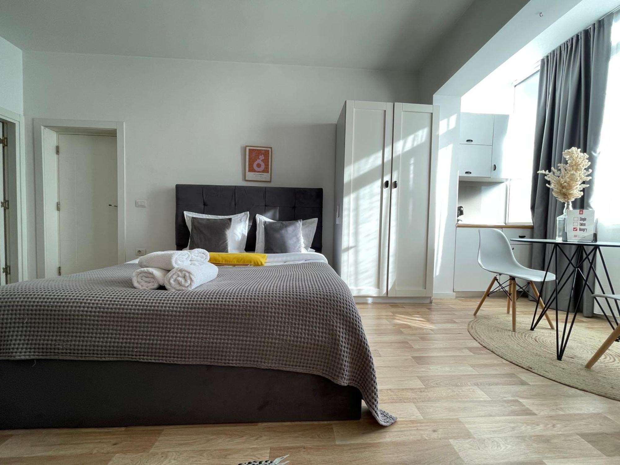 Bricks Studio Apartments Tiranë Ngoại thất bức ảnh