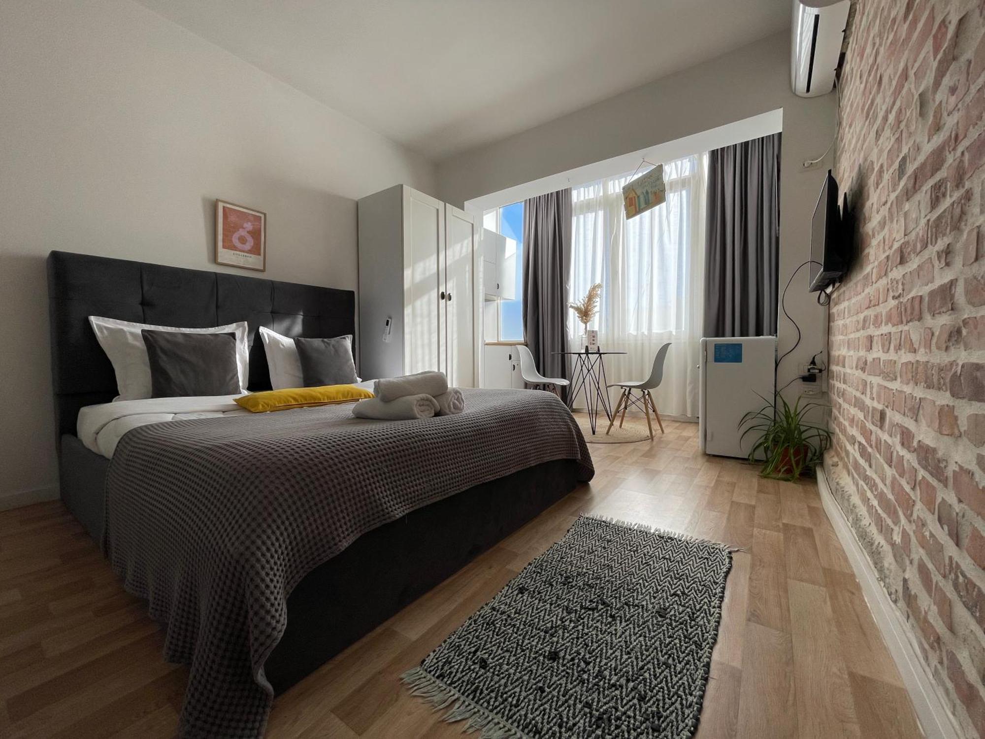 Bricks Studio Apartments Tiranë Ngoại thất bức ảnh